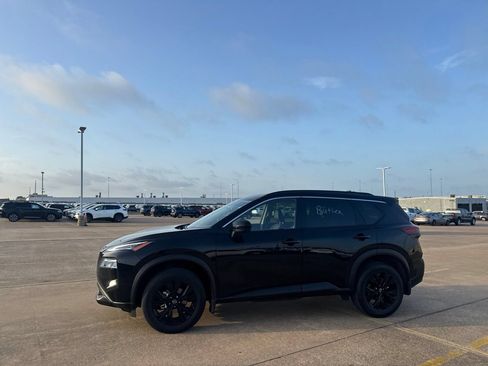 Certified 2023 Nissan Rogue SV w/ SV Premium B Package FWD image 11