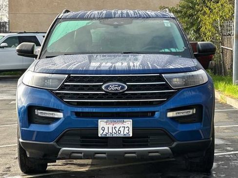 Used 2022 Ford Explorer XLT w/ Equipment Group 202A image 6