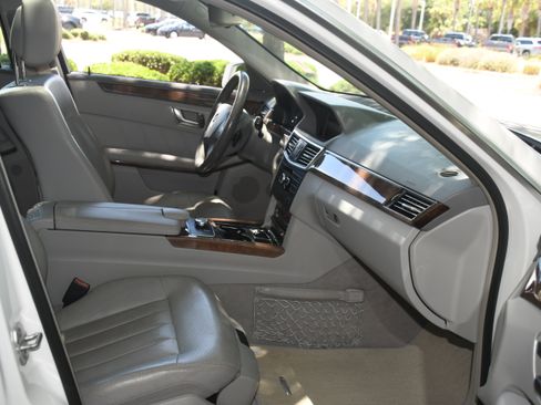 Used 2013 Mercedes-Benz E 350 4MATIC Sedan image 22