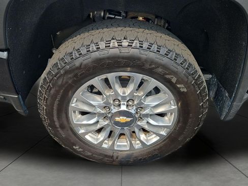 Used 2022 Chevrolet Silverado 2500 High Country w/ Z71 Off-Road Package AWD/4WD image 11