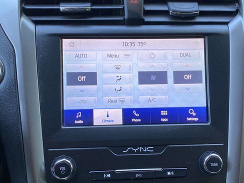 Used 2020 Ford Fusion SE FWD image 27