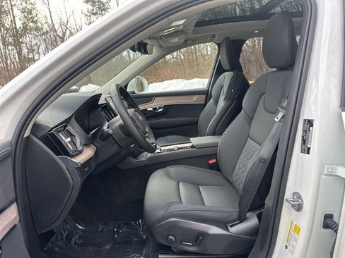 Certified 2025 Volvo XC90 B6 Plus image 19