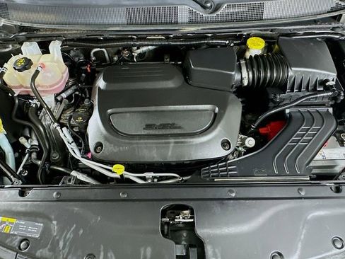 Used 2023 Chrysler Pacifica Touring-L FWD image 29