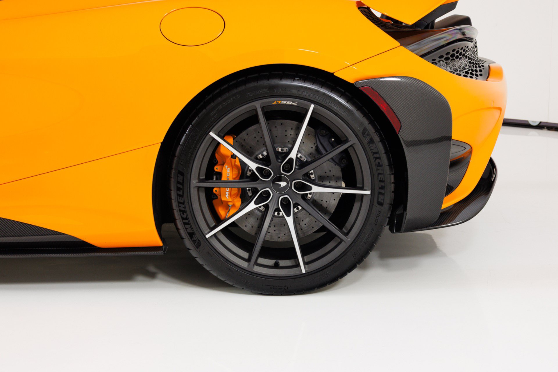 Used 2021 McLaren 765LT RWD image 13