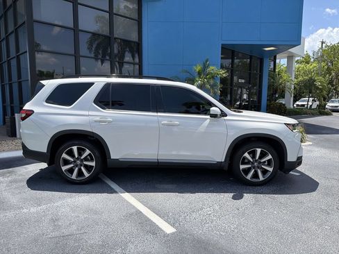 Used 2023 Honda Pilot Elite image 9