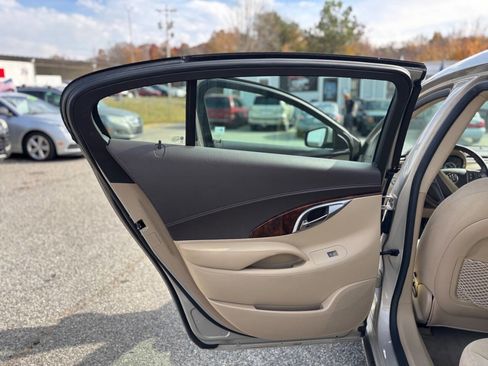 Used 2011 Buick LaCrosse CX image 21