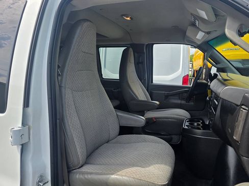 Used 2018 Chevrolet Express 3500 LT w/ LT Preferred Equipment Group RWD image 9