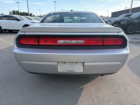Used 2010 Dodge Challenger SE RWD image 6