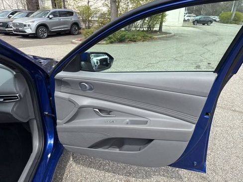 Used 2023 Hyundai Elantra SEL w/ Convenience Package image 32