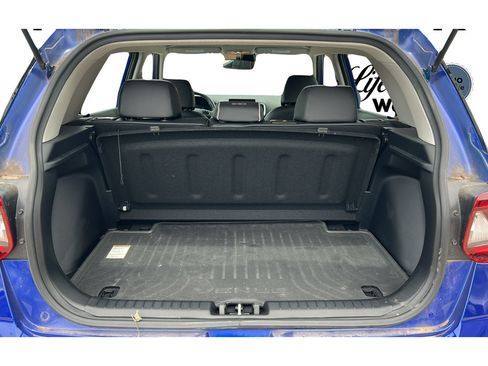 Used 2023 Hyundai Venue Limited FWD image 9