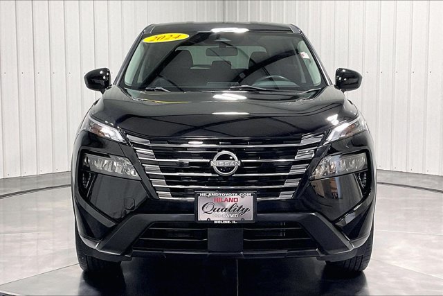 Used 2024 Nissan Rogue SV AWD/4WD image 2