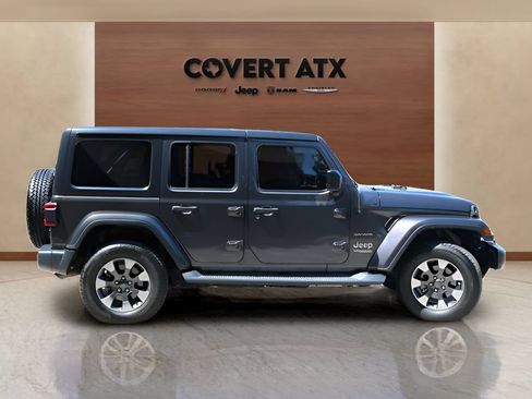 Used 2018 Jeep Wrangler Unlimited Sahara w/ Dual Top Group AWD/4WD image 6