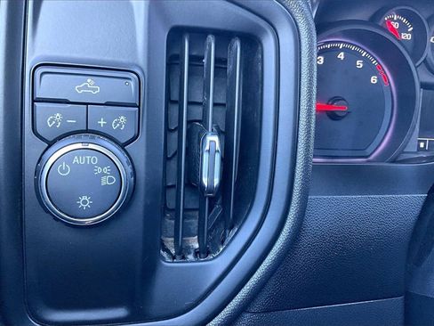 Used 2020 Chevrolet Silverado 1500 Custom w/ Custom Value Package image 16