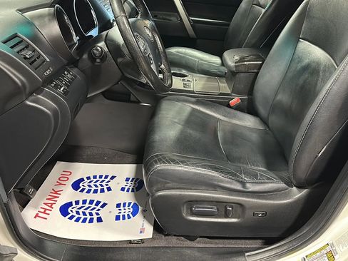 Used 2012 Toyota Highlander SE w/ Tow Pkg image 9