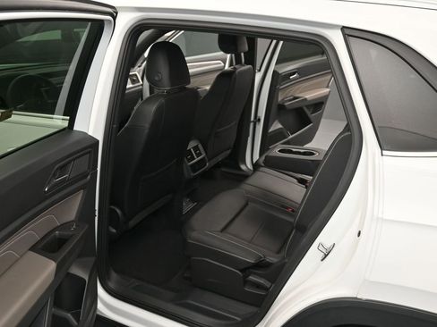 Used 2023 Volkswagen Atlas Cross Sport SE image 12