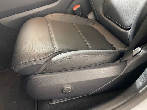 Used 2026 Mercedes-Benz GLC 300 4MATIC image 12