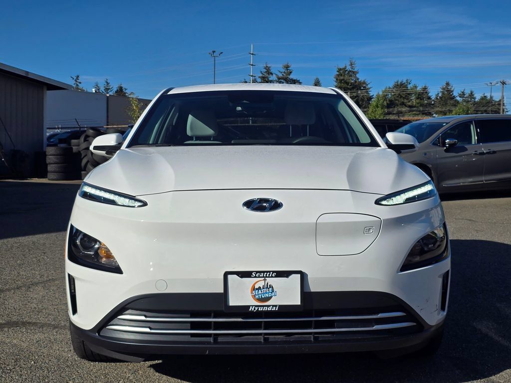 Used 2023 Hyundai Kona SE FWD image 2