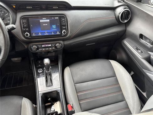 Used 2021 Nissan Kicks SR w/ SR Premium Package FWD image 17