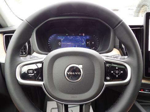 New 2026 Volvo XC60 B5 Ultra w/ Protection Package Premier AWD/4WD image 18