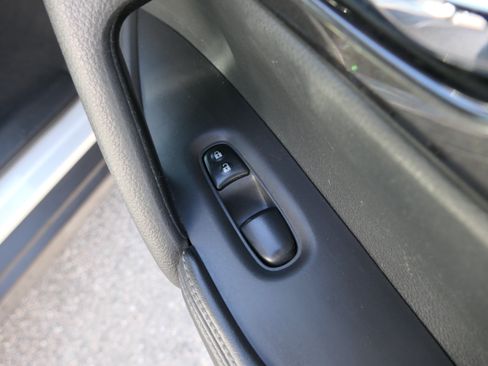 Used 2018 Nissan Rogue SV FWD image 26