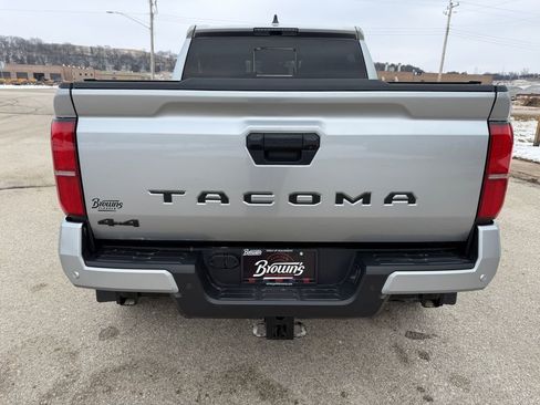 Used 2024 Toyota Tacoma TRD Sport w/ TRD Sport Upgrade Package image 7