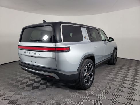 Used 2025 Rivian R1S Adventure Dual AWD/4WD image 5
