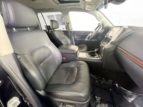 Used 2018 Toyota Land Cruiser w/ Carpet Mat Package AWD/4WD image 31