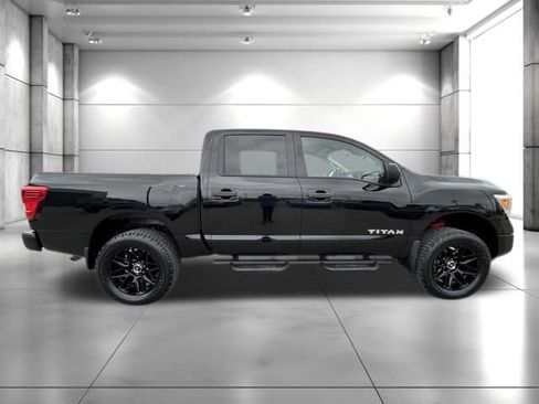 Used 2024 Nissan Titan SV w/ SV Convenience Package AWD/4WD image 9