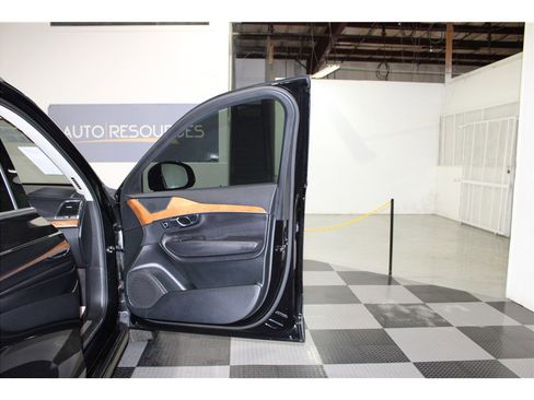 Used 2021 Volvo XC90 T5 Momentum w/ Protection Package Premier image 25