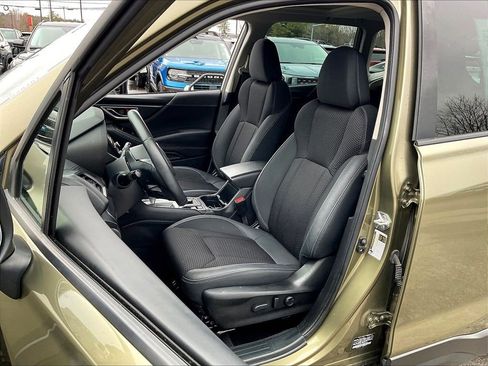 Used 2023 Subaru Forester Premium AWD/4WD image 9