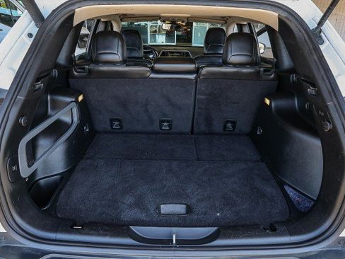 Used 2018 Jeep Cherokee Latitude Plus w/ Comfort/Convenience Group FWD image 27
