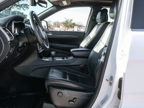 Used 2015 Jeep Grand Cherokee Limited w/ Luxury Group II image 4