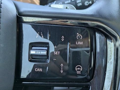 Used 2025 Land Rover Range Rover Velar Dynamic SE image 21