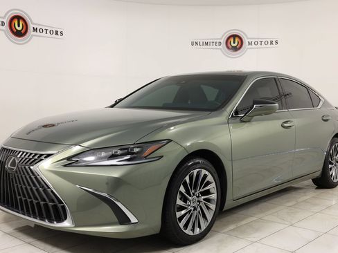 Used 2024 Lexus ES 300h Ultra Luxury w/ Accessory Package (Z2) FWD image 5