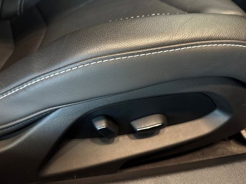 Used 2022 Chevrolet Corvette Stingray Convertible w/ Z51 Performance Package image 20