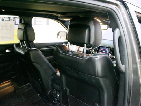 Used 2019 Jeep Grand Cherokee Overland w/ Jeep Active Safety Group AWD/4WD image 10