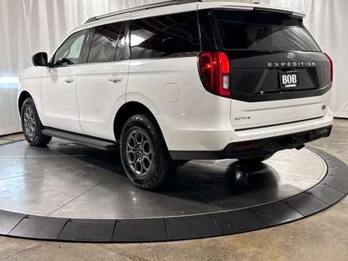 Used 2025 Ford Expedition Active AWD/4WD image 9