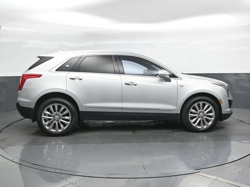 Used 2017 Cadillac XT5 Platinum w/ Driver Assist Package AWD/4WD image 4
