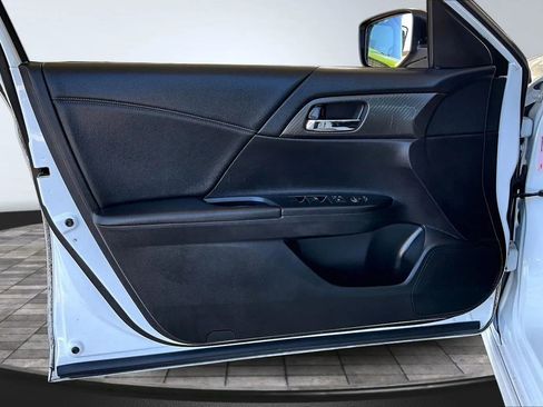 Used 2017 Honda Accord Sport image 17