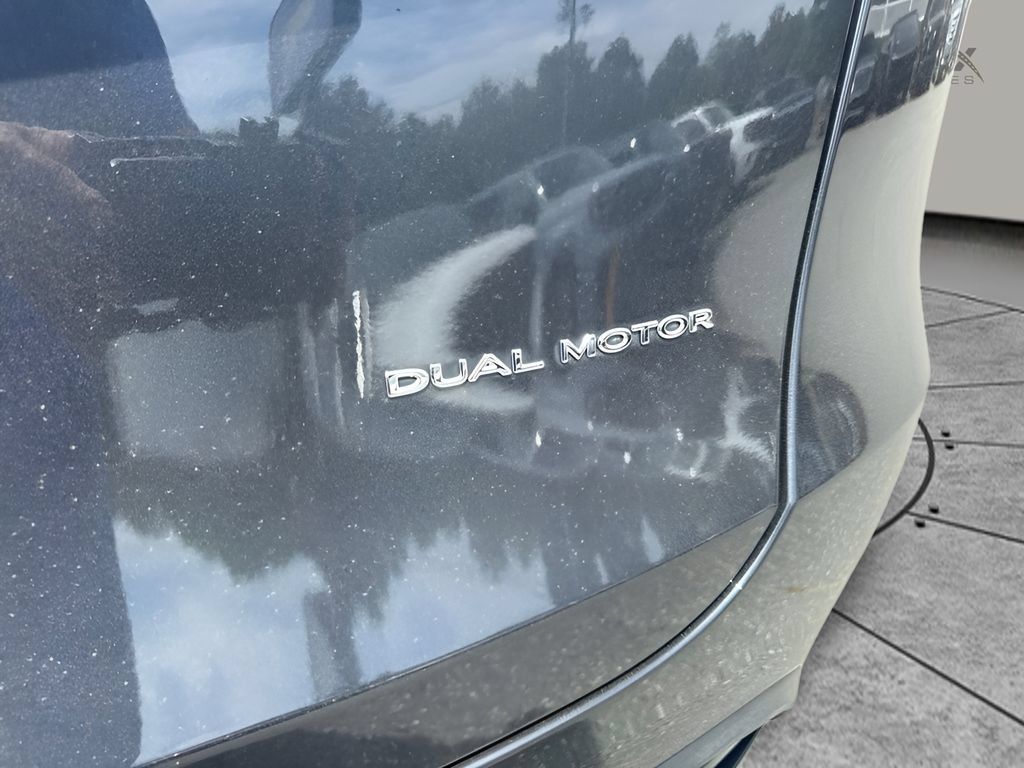 Used 2024 Tesla Model Y Long Range AWD/4WD image 33