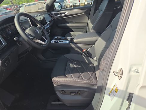 New 2026 Volkswagen Atlas Cross Sport SE FWD image 4