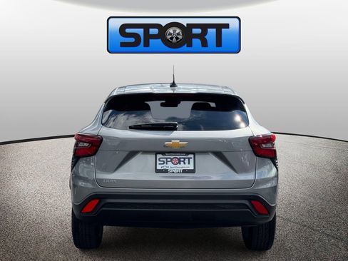 Used 2025 Chevrolet Trax LS w/ LS Convenience Package FWD image 22