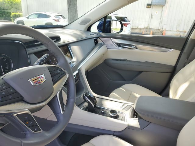 Certified 2023 Cadillac XT5 Premium Luxury w/ LPO, Floor Liner Package AWD/4WD image 24