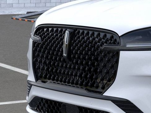 New 2026 Lincoln Aviator AWD w/ Jet Appearance Package image 17