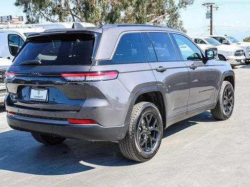 New 2026 Jeep Grand Cherokee Altitude RWD image 9