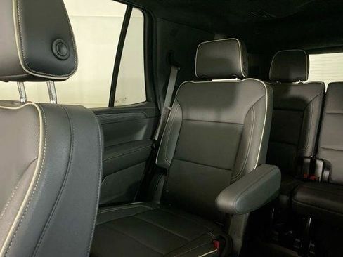 Used 2023 GMC Yukon SLT w/ SLT Premium Package AWD/4WD image 14