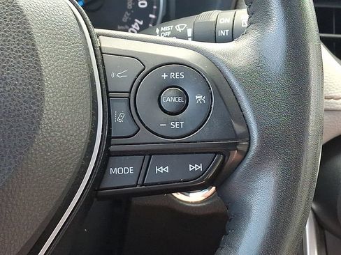 Used 2022 Toyota RAV4 XLE Premium AWD/4WD image 22