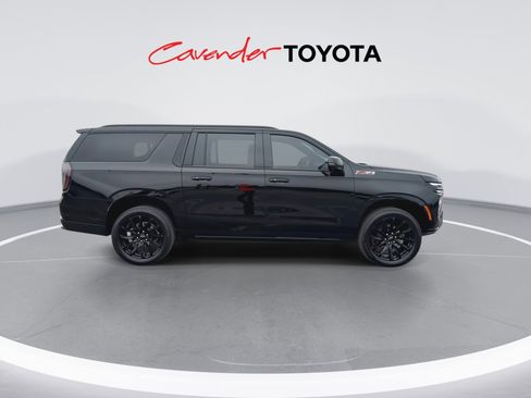 Used 2025 Chevrolet Suburban Z71 w/ Comfort Package image 9