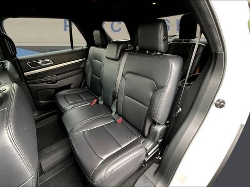 Used 2019 Ford Explorer XLT w/ Equipment Group 202A FWD image 23