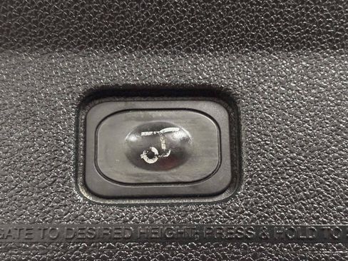 Used 2017 Ford Explorer XLT w/ Equipment Group 201A AWD/4WD image 7